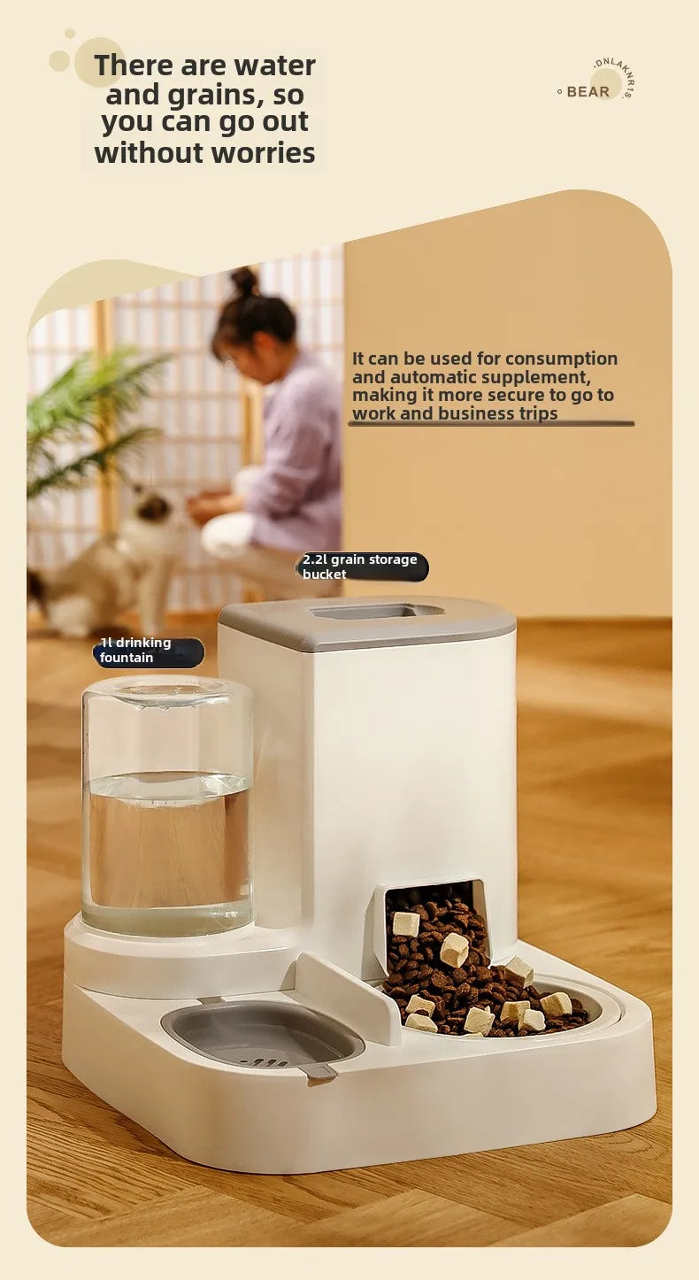 "2-in-1 automatic feeder and water dispenser for cats and dogs, with separate food and water bowls to provide easy feeding and hydration for your pets."